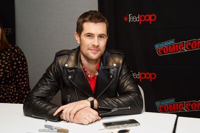 10052019_-_STARZ_Outlander_At_NYCC_2019_001.jpg