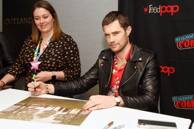 10052019_-_STARZ_Outlander_At_NYCC_2019_005.jpg