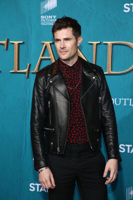 02132020_-_Starz_Premiere_Event_For_Outlander_Season_5_076.jpg