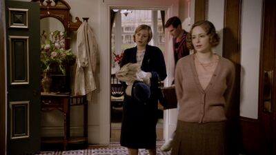 MISS_FISHERS_MURDER_MYSTERIES_-_E1X02_MURDER_ON_THE_BELLARATE_TUNNEL_101.jpg