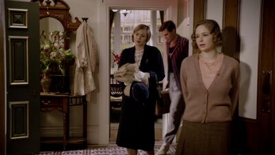 MISS_FISHERS_MURDER_MYSTERIES_-_E1X02_MURDER_ON_THE_BELLARATE_TUNNEL_102.jpg