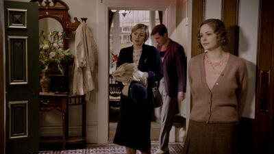 MISS_FISHERS_MURDER_MYSTERIES_-_E1X02_MURDER_ON_THE_BELLARATE_TUNNEL_103.jpg