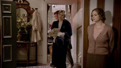 MISS_FISHERS_MURDER_MYSTERIES_-_E1X02_MURDER_ON_THE_BELLARATE_TUNNEL_105.jpg