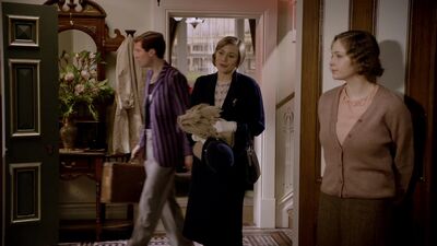 MISS_FISHERS_MURDER_MYSTERIES_-_E1X02_MURDER_ON_THE_BELLARATE_TUNNEL_109.jpg