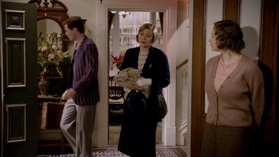 MISS_FISHERS_MURDER_MYSTERIES_-_E1X02_MURDER_ON_THE_BELLARATE_TUNNEL_112.jpg