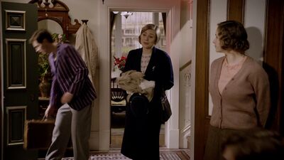 MISS_FISHERS_MURDER_MYSTERIES_-_E1X02_MURDER_ON_THE_BELLARATE_TUNNEL_113.jpg