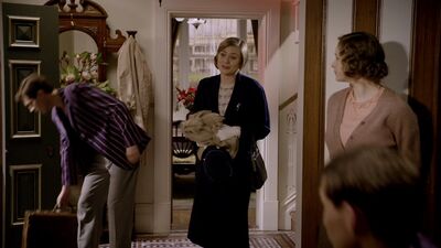 MISS_FISHERS_MURDER_MYSTERIES_-_E1X02_MURDER_ON_THE_BELLARATE_TUNNEL_115.jpg