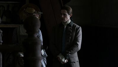 OUTLANDER_-_E3X04_OF_LOST_THINGS_293.jpg