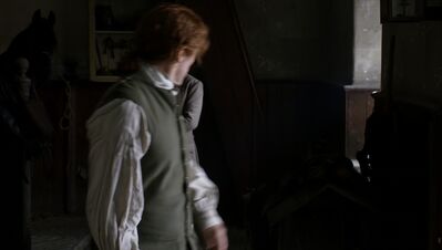OUTLANDER_-_E3X04_OF_LOST_THINGS_334.jpg