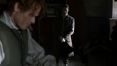 OUTLANDER_-_E3X04_OF_LOST_THINGS_354.jpg