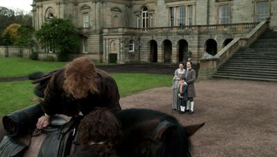 OUTLANDER_-_E3X04_OF_LOST_THINGS_847.jpg