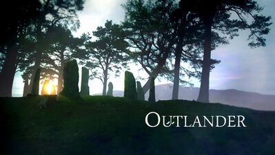 OUTLANDER_-_E3X13_EYE_OF_THE_STORM_004.jpg