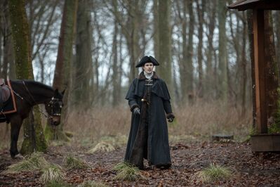 OUTLANDER_-_E4X06_BLOOD_OF_MY_BLOOD_STILLS_0012.jpg